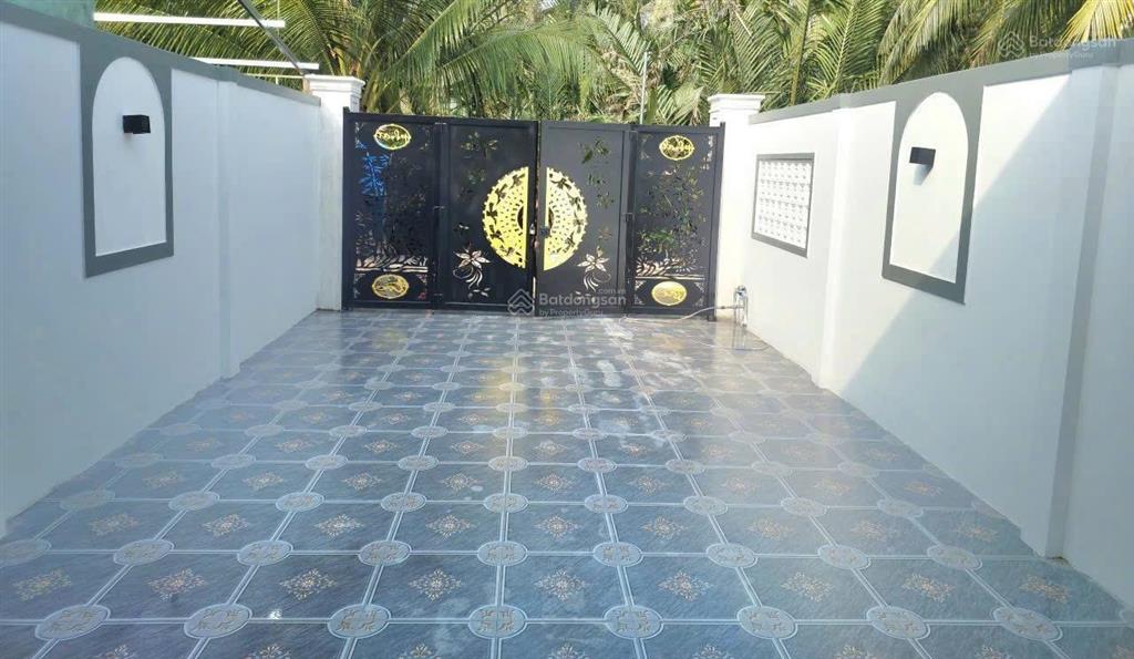 Bán nhà mới, 50m thổ cư. đường xe ô tô 7 chổ và sân đậu được ô tô tại xã tam phước bến tre cũ.