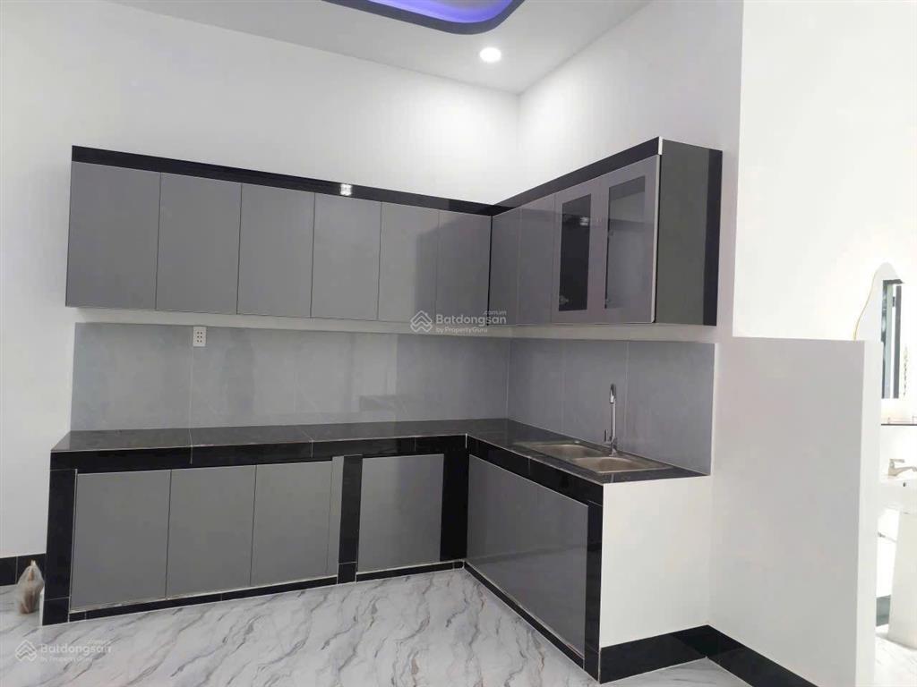 Bán nhà mới, 50m thổ cư. đường xe ô tô 7 chổ và sân đậu được ô tô tại xã tam phước bến tre cũ.