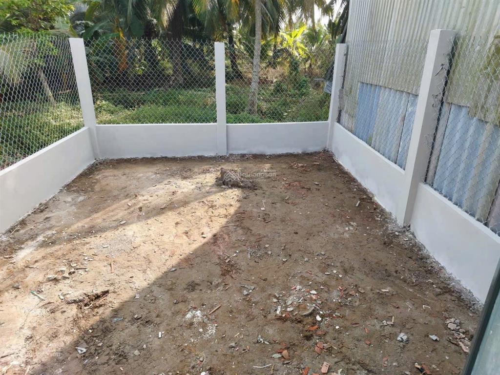 Bán nhà mới, 50m thổ cư. đường xe ô tô 7 chổ và sân đậu được ô tô tại xã tam phước bến tre cũ.