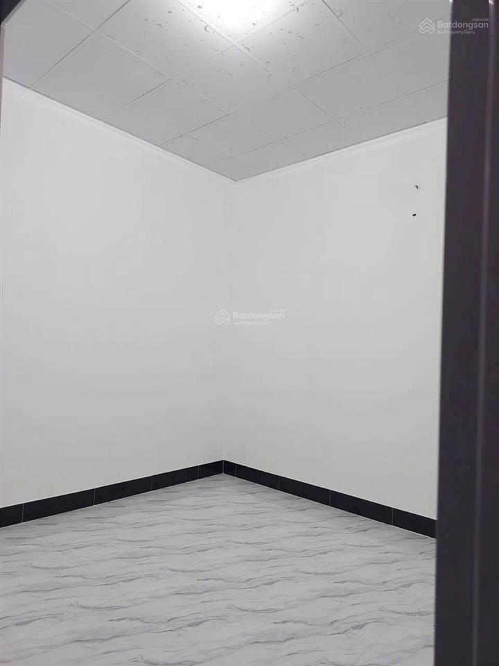 Bán nhà mới, 50m thổ cư. đường xe ô tô 7 chổ và sân đậu được ô tô tại xã tam phước bến tre cũ.