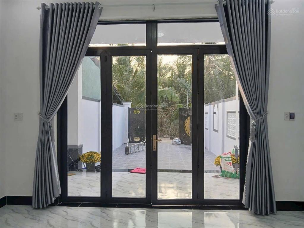 Bán nhà mới, 50m thổ cư. đường xe ô tô 7 chổ và sân đậu được ô tô tại xã tam phước bến tre cũ.