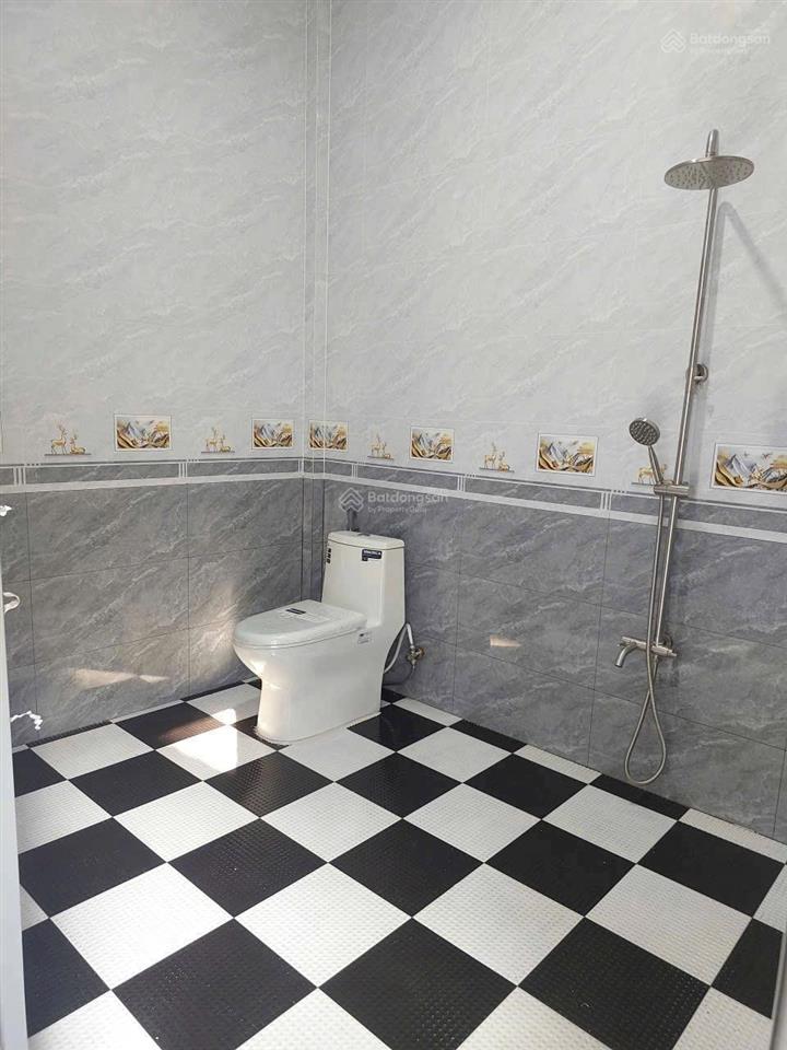 Bán nhà mới, 50m thổ cư. đường xe ô tô 7 chổ và sân đậu được ô tô tại xã tam phước bến tre cũ.