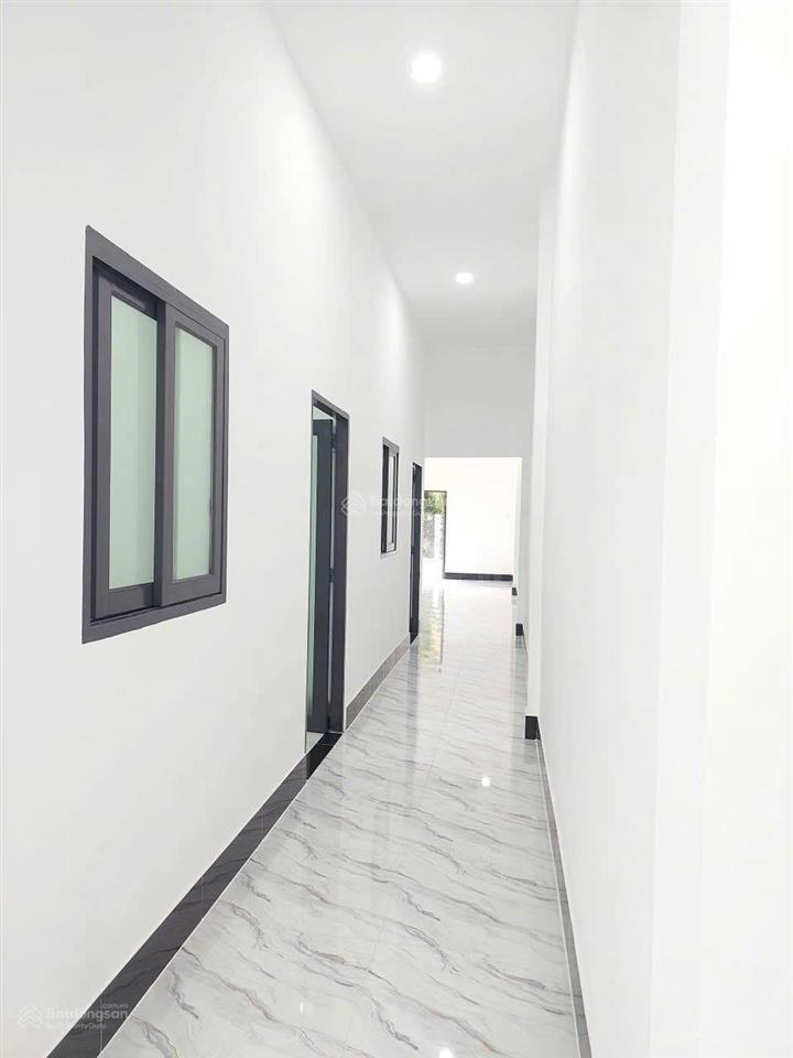 Bán nhà mới, 50m thổ cư. đường xe ô tô 7 chổ và sân đậu được ô tô tại xã tam phước bến tre cũ.