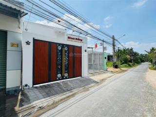 Nhà mới xây đón tết. bán nhà có thổ cư. mặt tiền đường thống nhất  bình phú  bến tre