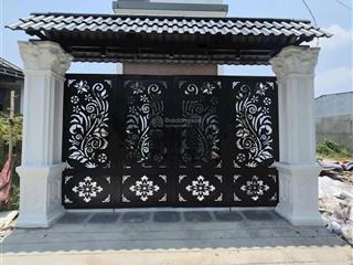 Bán nhà mới xây xong 1 trệt 1 gác lửng, có 50m thổ cư, đường xe ô tô tới nhà tại sơn đôngbến tre.