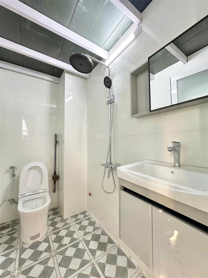 " sở hữu phòng mặt tiền với giá 4tr8. nhà mới, đầy đủ nội thất  nằm trên hoàng hữu nam, quận 9