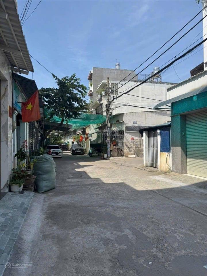 Bán nhà 4 x 16m cấp 4  ngay ngã tư gò mây