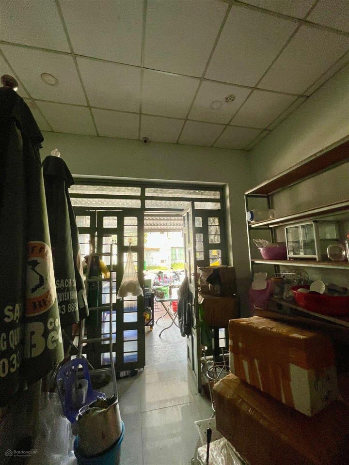 Bán đất 60m2 có cấp 4. đường nội bộ kdc tây thạnh