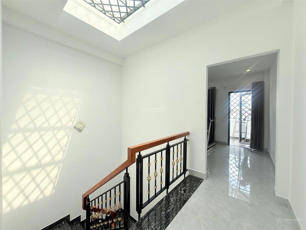 Bán nhà 4x16,5m 4 tầng, ngay trung tâm tdtt hồ bơi tây thạnh.