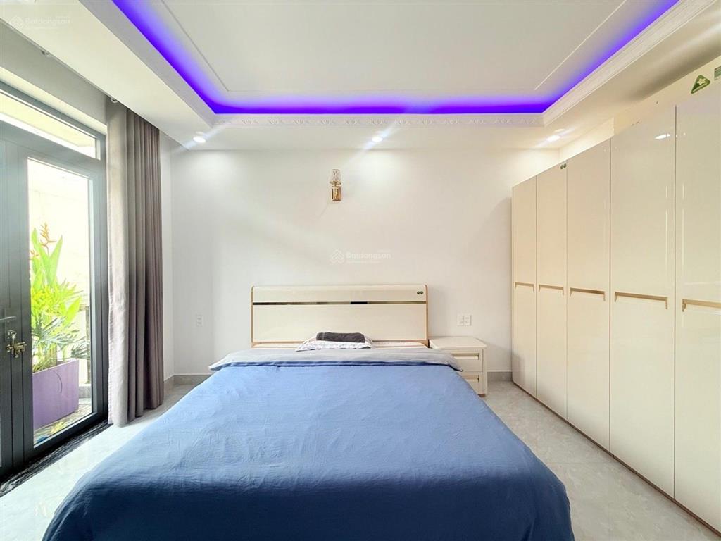 Bán nhà 4x16,5m 4 tầng, ngay trung tâm tdtt hồ bơi tây thạnh.