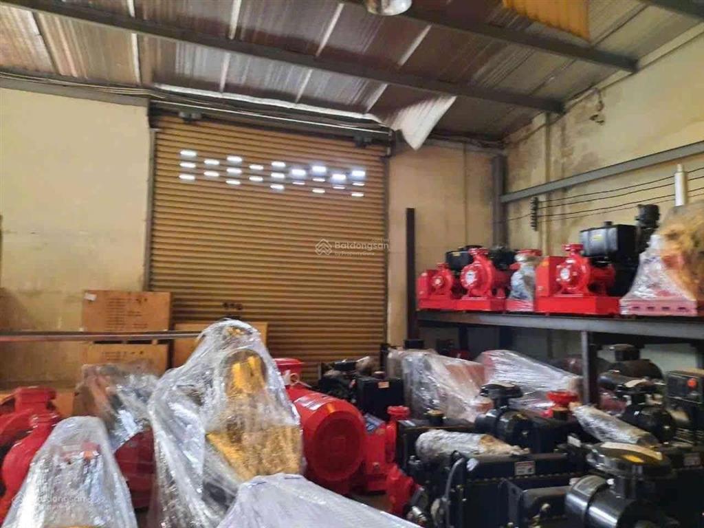 Bán xưởng 290m2 đường container sát bên kcn tân bình