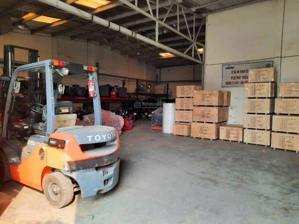 Bán xưởng 290m2 đường container sát bên kcn tân bình