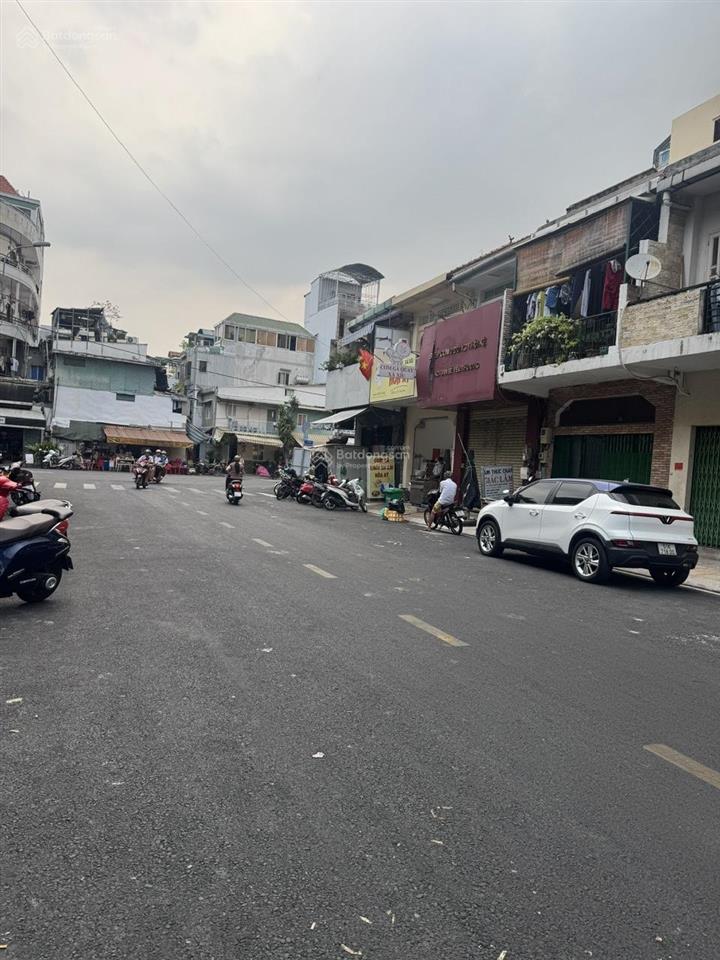 Bán gấp nhà mặt phố tại đào tấn, 11 tỷ, 33.6m2, 4pn, pháp lý đầy đủ