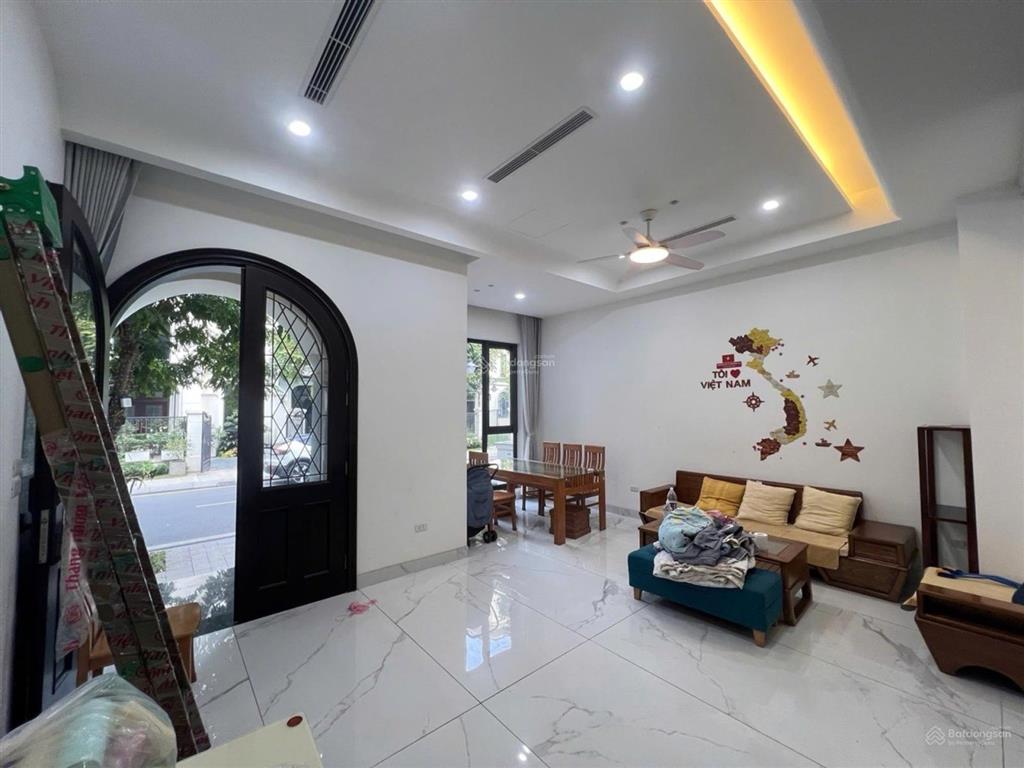 Liền kề phân khu ngọc trai, nhà hoàn thiện 5 tầng, thang máy, ô tô đỗ ngày đêm, bảo vệ 24/7