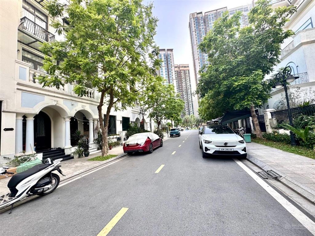 Liền kề phân khu ngọc trai, nhà hoàn thiện 5 tầng, thang máy, ô tô đỗ ngày đêm, bảo vệ 24/7