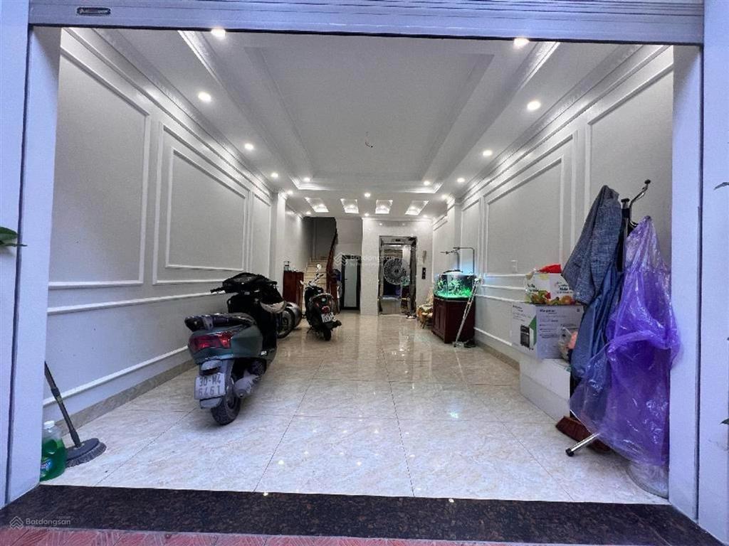 Hot  hiếm  nhà ngọc thụy 7 tầng  thang máy  gara ô tô  10m ra phố, ngõ thông, thoáng 3 phía 