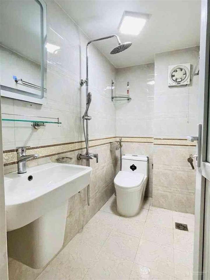 Bán nhà riêng tại phố gia quất, 7,5 tỷ, 40m2, 4 tầng, 3pn, pháp lý đầy đủ, giá ưu đãi