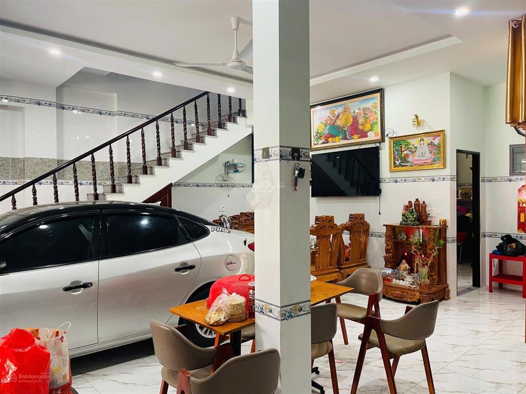 Mặt tiền nguyễn văn tuôi 20m  139,6m² (2 sổ) nở hậu 10m  có nhà 1 trệt 1 lầu  giá 6,5 tỷ, sổ sẵn