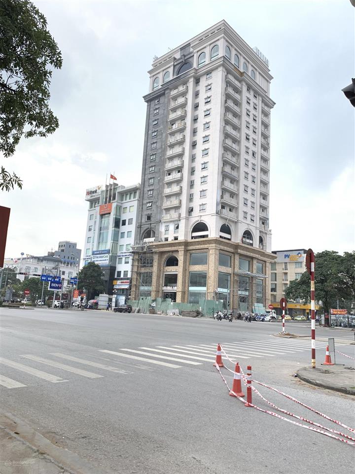 Cho thuê lô đất mt 22m dt 1000m2 phố lê hồng phong vị trí đẹp.