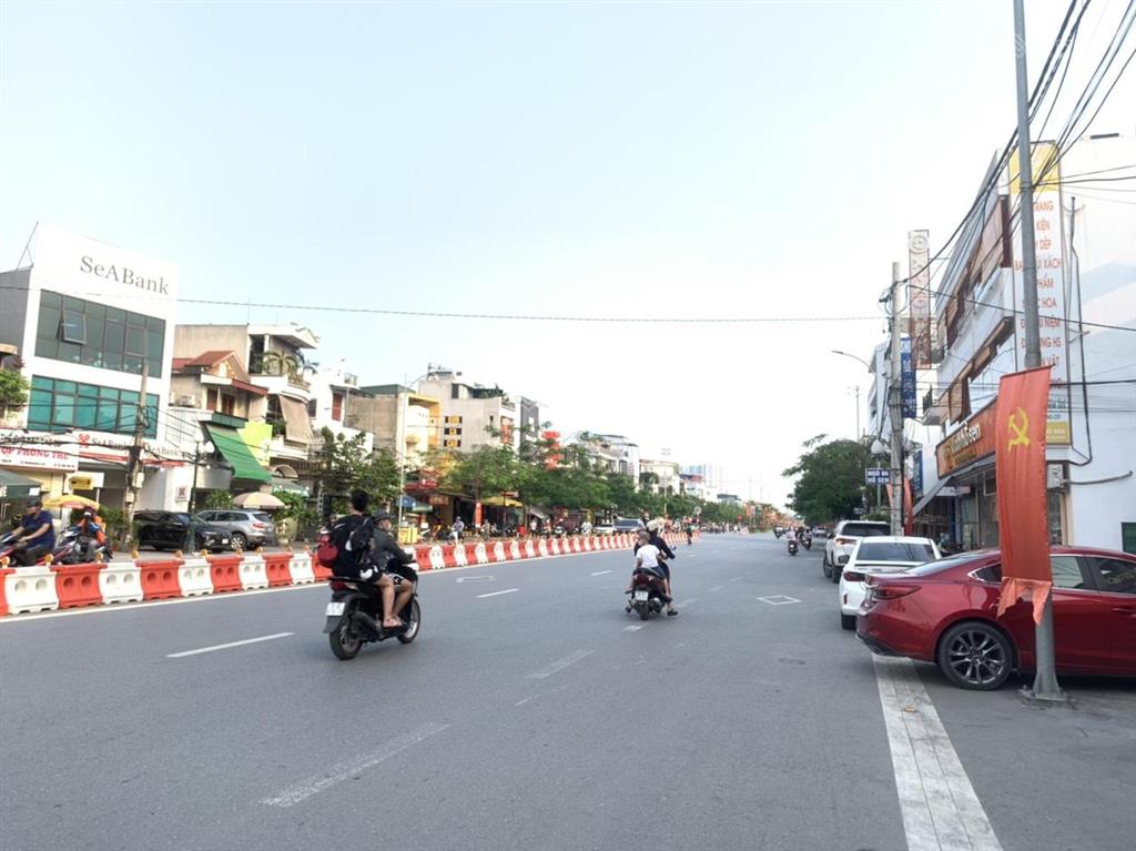Cho thuê nguyên tòa mt 10m dt 150m2 phố hồ sen vỉa hè rộng, nhận diện tốt