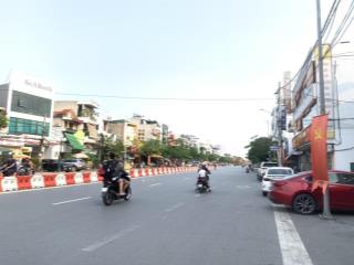 Cho thuê nguyên tòa mt 10m dt 150m2 phố hồ sen vỉa hè rộng, nhận diện tốt