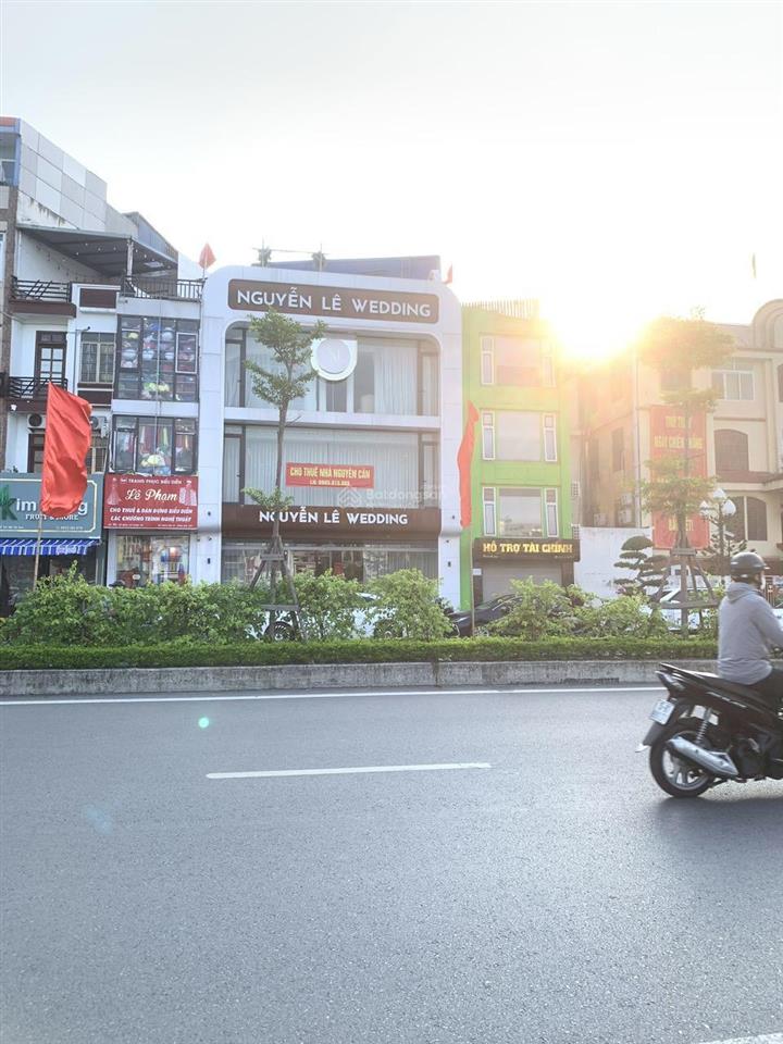 Cho thuê nguyên tòa mt 10m dt 150m2 phố hồ sen vỉa hè rộng, nhận diện tốt