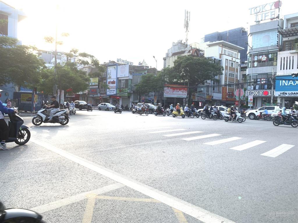 Cho thuê nguyên tòa mt 10m dt 150m2 phố hồ sen vỉa hè rộng, nhận diện tốt