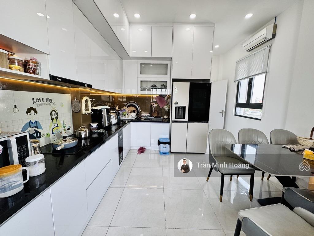 Nhà lô góc mặt tiền tân chánh hiệp q12 5 tầng có thang máy 6pn full nội thất cao cấp