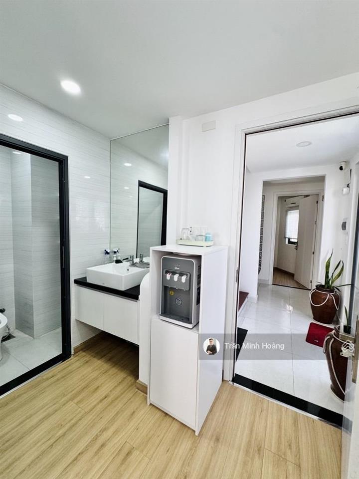 Nhà lô góc mặt tiền tân chánh hiệp q12 5 tầng có thang máy 6pn full nội thất cao cấp