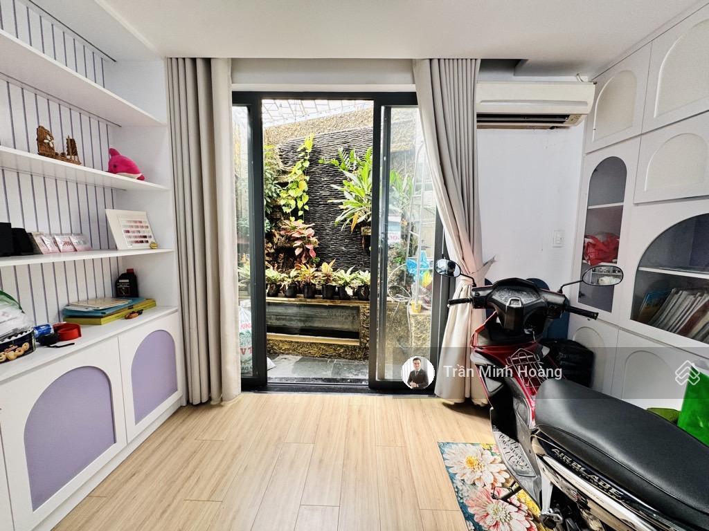 Nhà lô góc mặt tiền tân chánh hiệp q12 5 tầng có thang máy 6pn full nội thất cao cấp