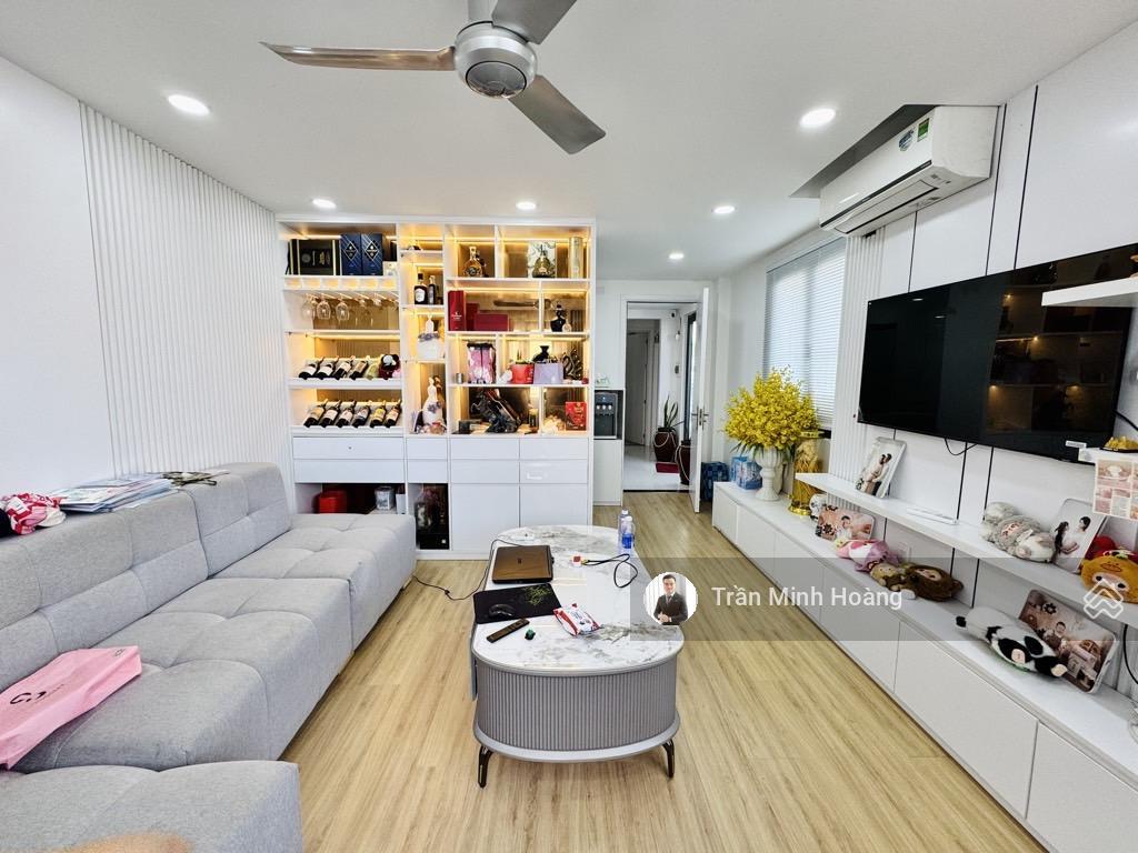 Nhà lô góc mặt tiền tân chánh hiệp q12 5 tầng có thang máy 6pn full nội thất cao cấp