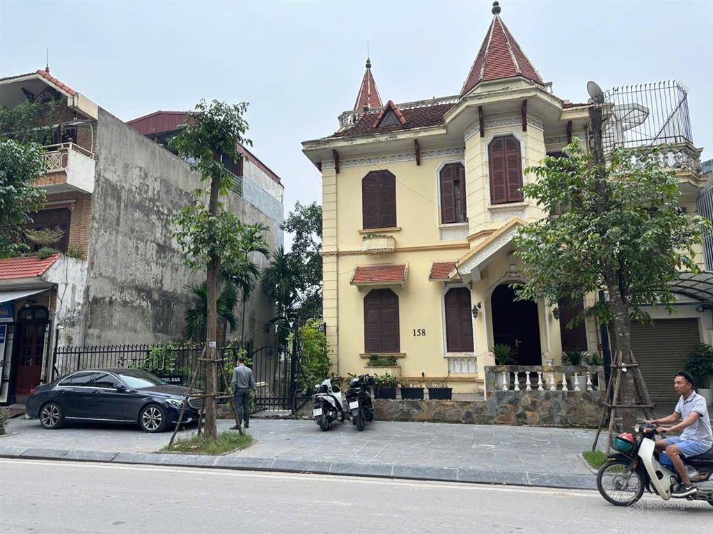 Bán nhà vị trí đắc địa mặt đường xuân diệu, phường quảng an, hà nội