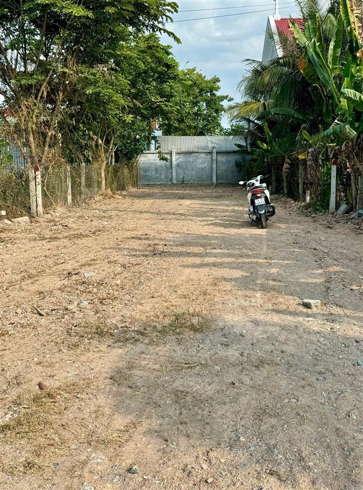 Lô đất 2 mặt tiền trung tâm suối dầu thực tế gần 300m2 chỉ 1 tỷ 9.