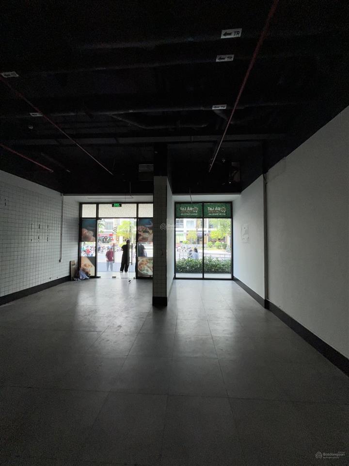 Bán một căn shophouse ngay đại lộ anh đào giá 16ty6 ngay tại kđt vhgp