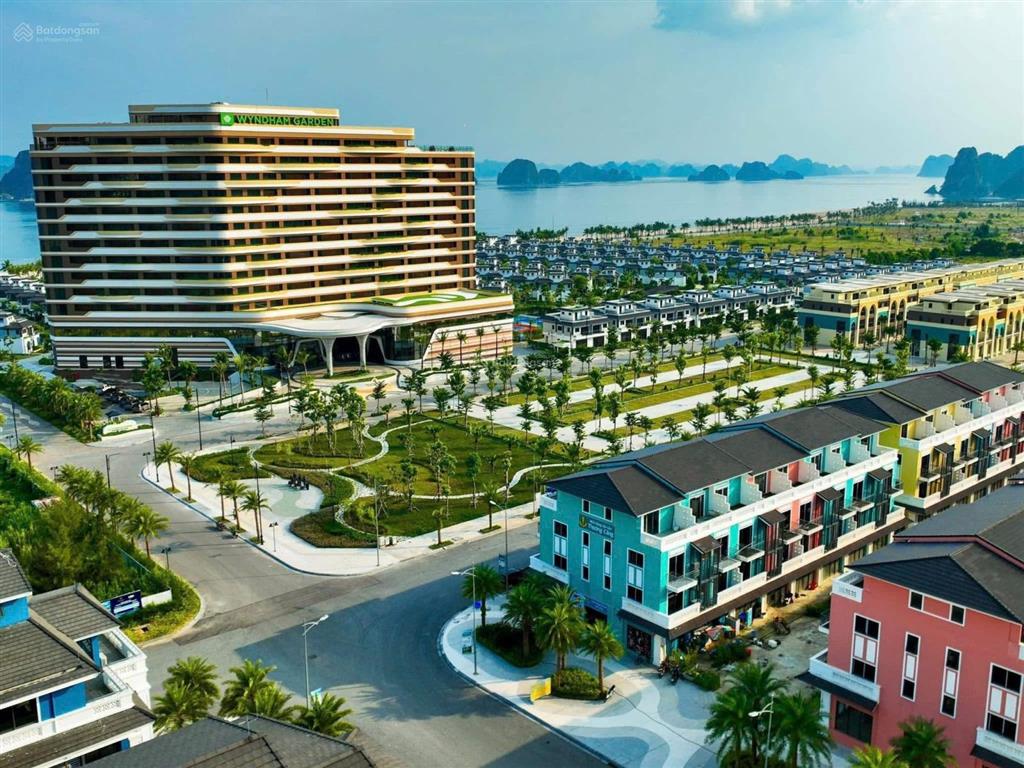 Cần bán gấp căn shop dự án sonasea vân đồn. vị trí sát khách sạn whydham sp1a09  diện tích 100m2