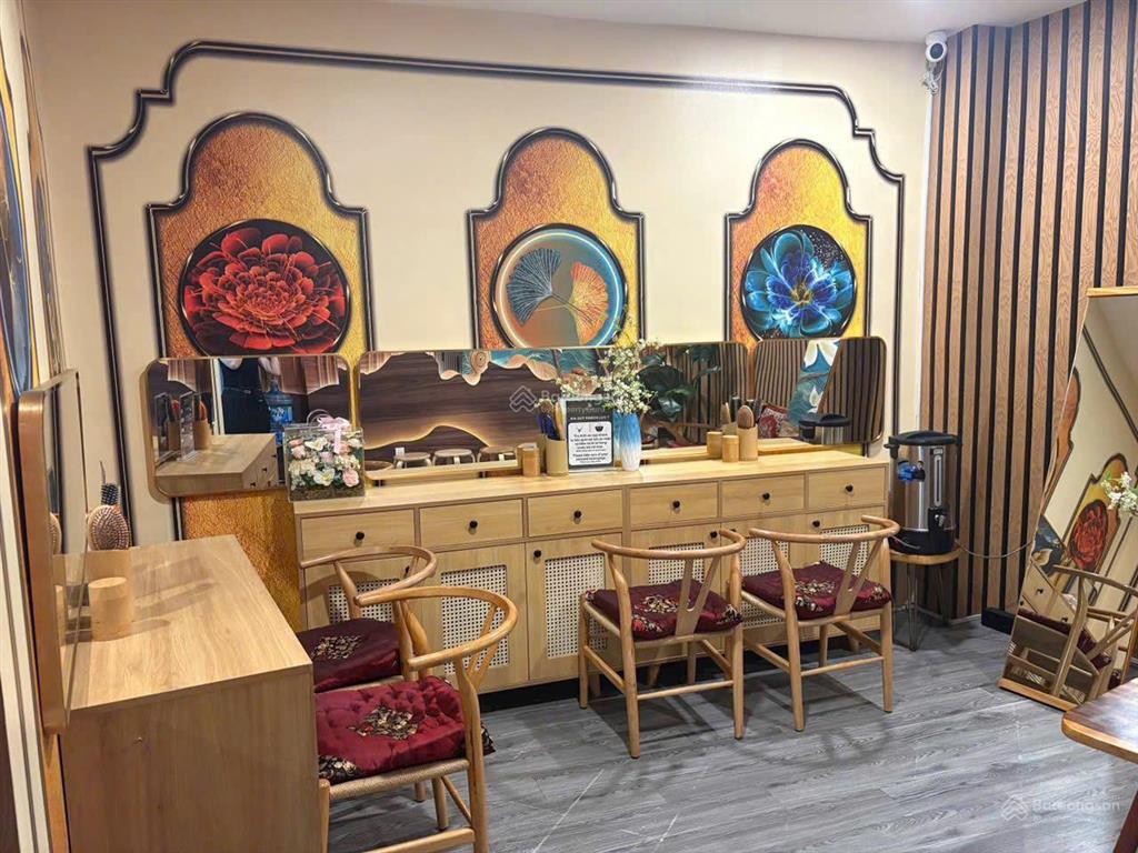 Cho thuê nhà 239 trần hưng đạo, quận 1  dt 4x20m, 5tầng, giá thương lượng chính chủ