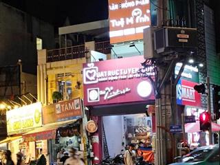 Cho thuê nhà ngã tư huỳnh văn bánh và trần huy liệu  dt 4x20m, 6tầng, giá rẻ chính chủ