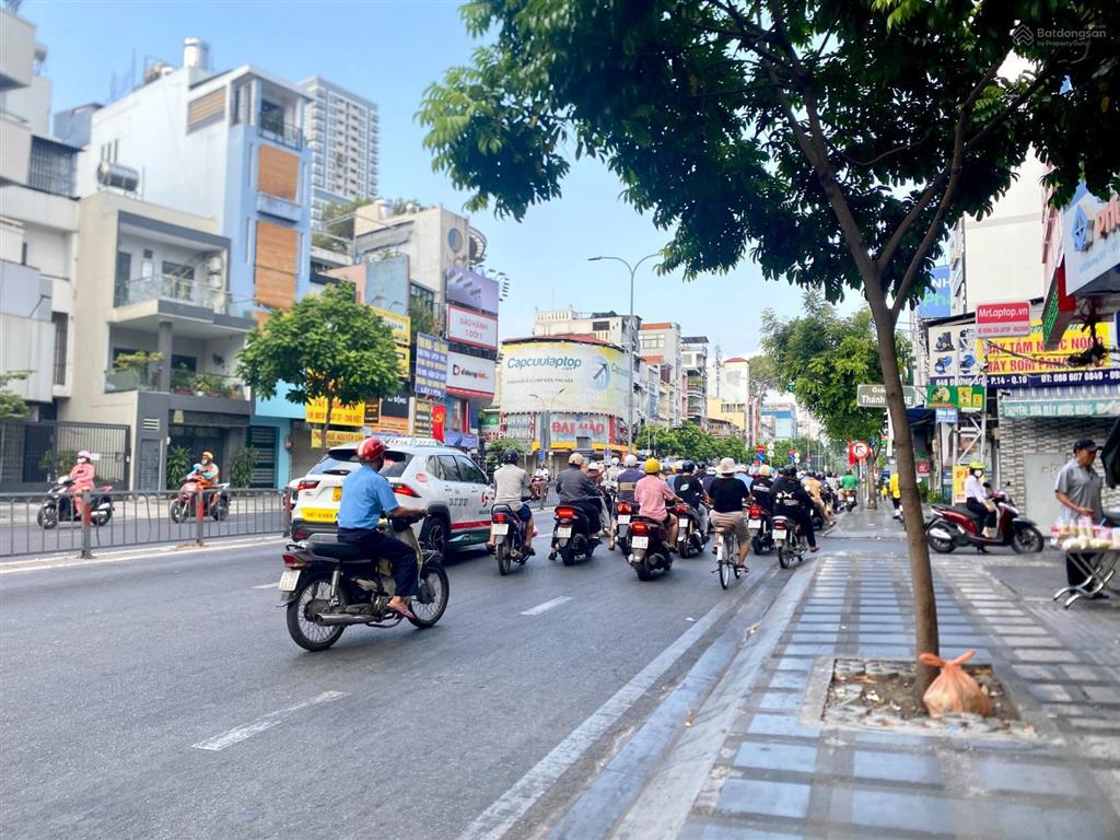 Giá rẻ 8x  cho thuê nhà mặt tiền ba tháng hai, quận 10  dt 6x20m, 3tầng, dt 6x20m