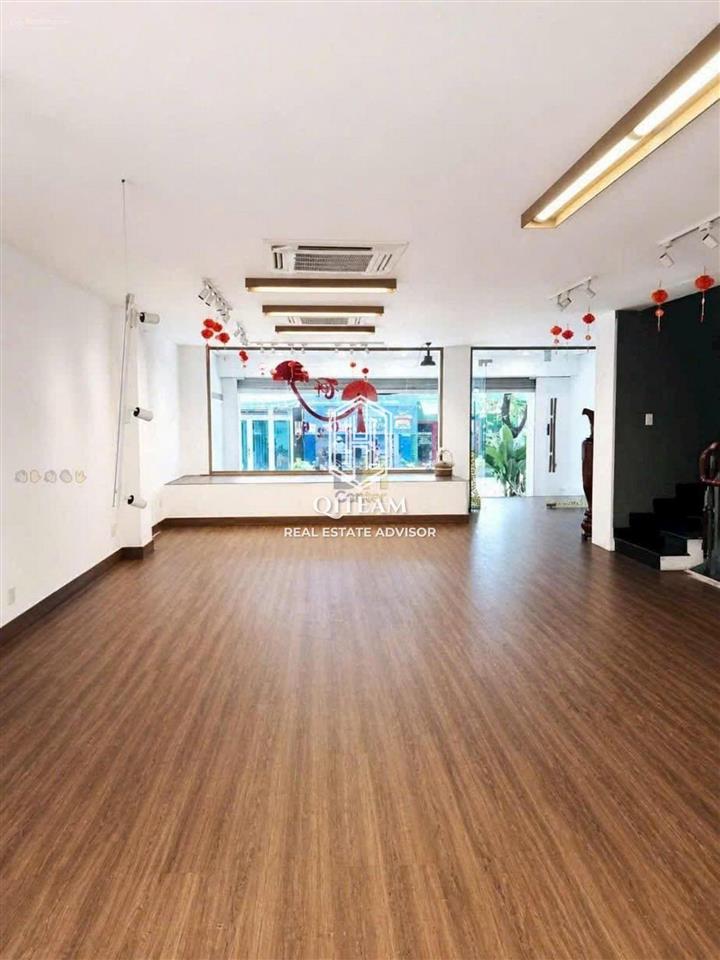 Dt 8x17m  cho thuê nhà mặt tiền 6 hoa hồng, quận phú nhuận  giá rẻ 52triệu