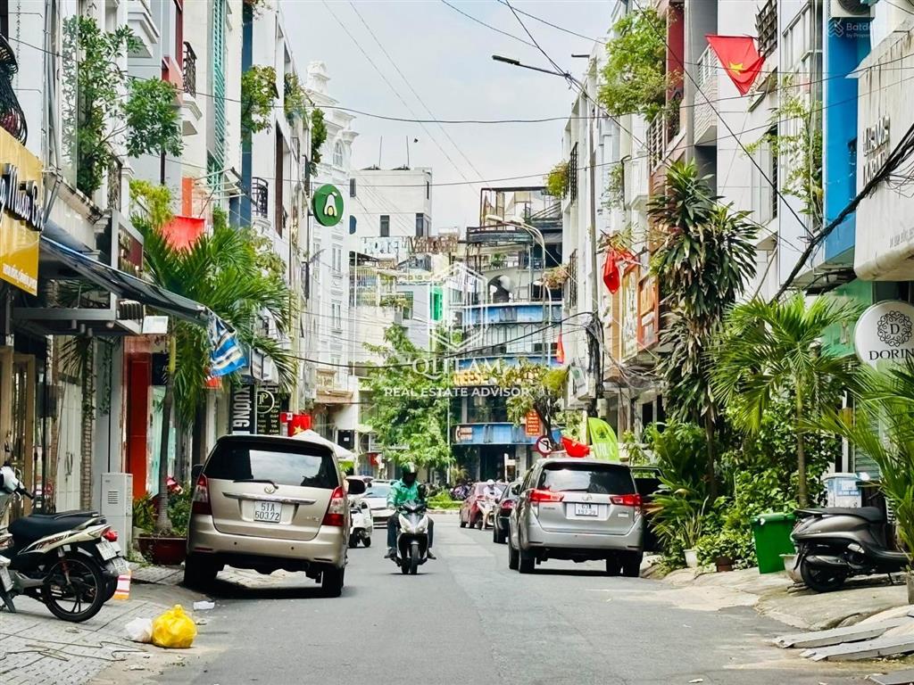 Dt 8x17m  cho thuê nhà mặt tiền 6 hoa hồng, quận phú nhuận  giá rẻ 52triệu