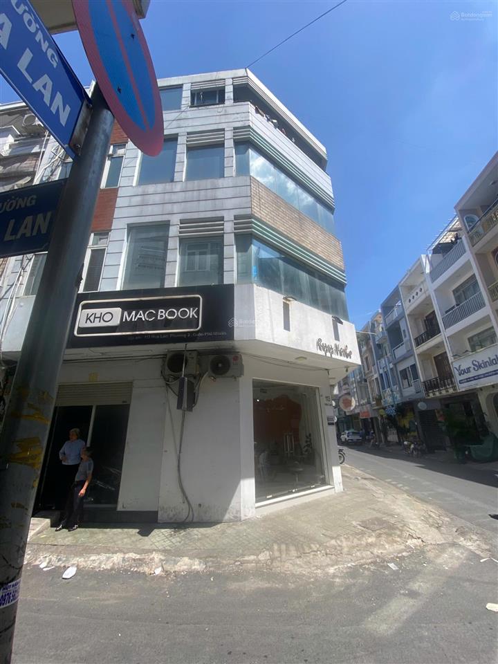 Giá rẻ 35triệu  cho thuê nhà góc 2mặt tiền 113 hoa lan, phú nhuận  dt 7x9m, 4tầng