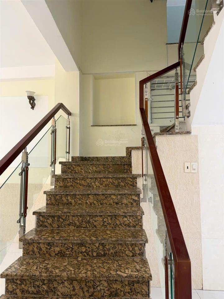 6pn/5wc  cho thuê nhà 451 huỳnh văn bánh, q.phú nhuận  dt 5,3x16m, giá 3x