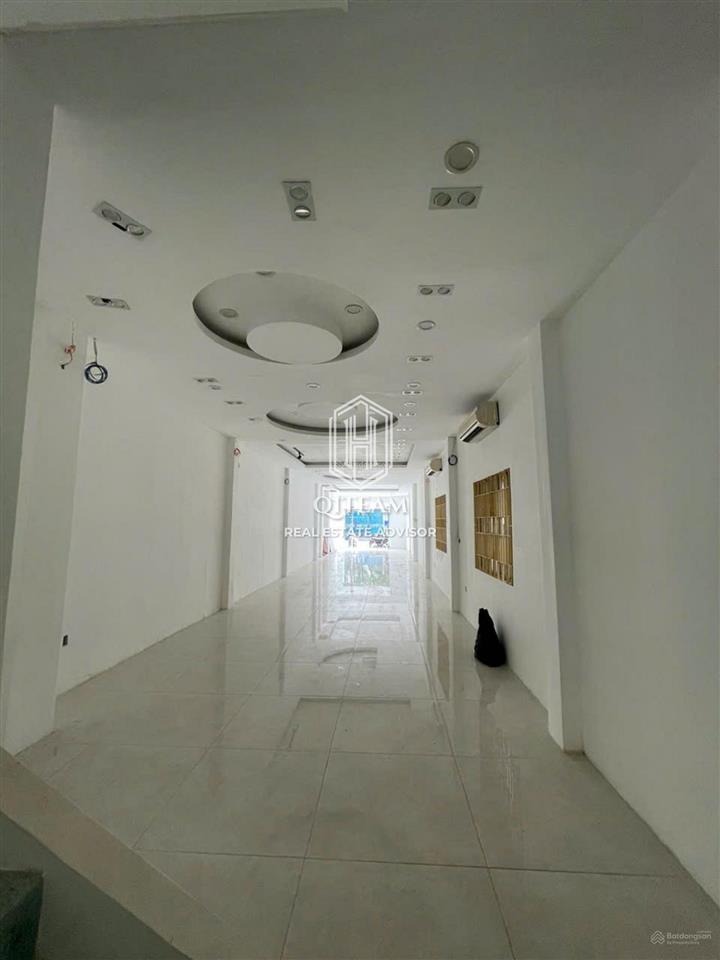 Giá rẻ 50tr  cho thuê nhà 110a cách mạng tháng 8, q3  dt 6x30m, 4tầng  0901 162 ***