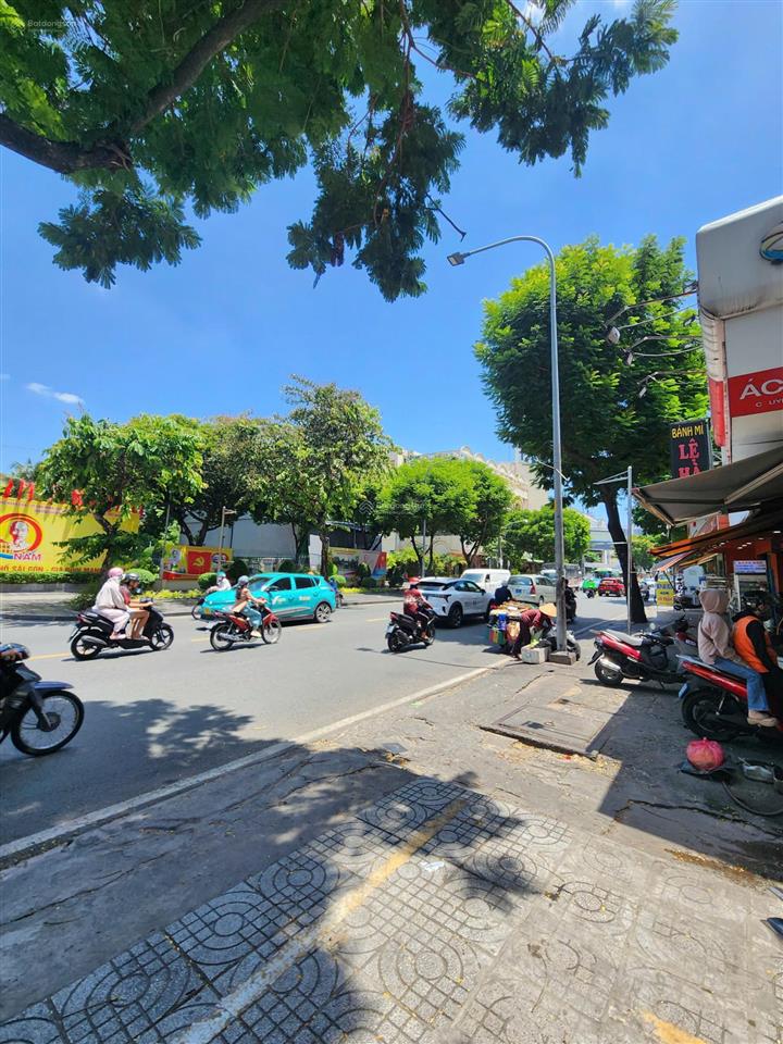 Có thang máy  cho thuê nhà 34 thành thái, quận 10  nhà mới, 6 tầng, chính chủ 0901 162 ***