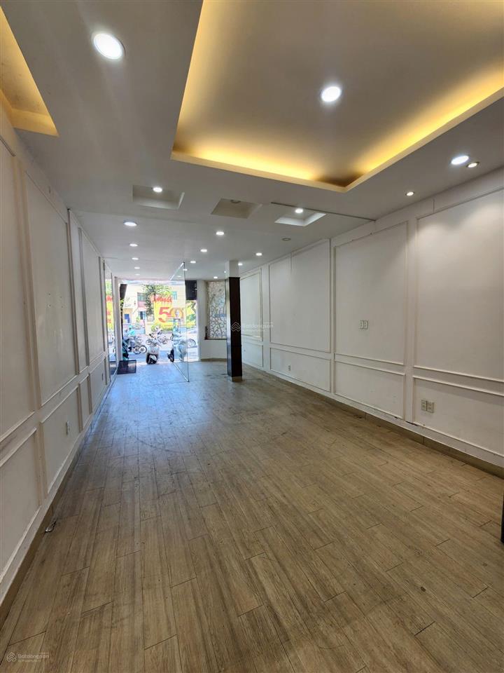 Có thang máy  cho thuê nhà 34 thành thái, quận 10  nhà mới, 6 tầng, chính chủ 0901 162 ***