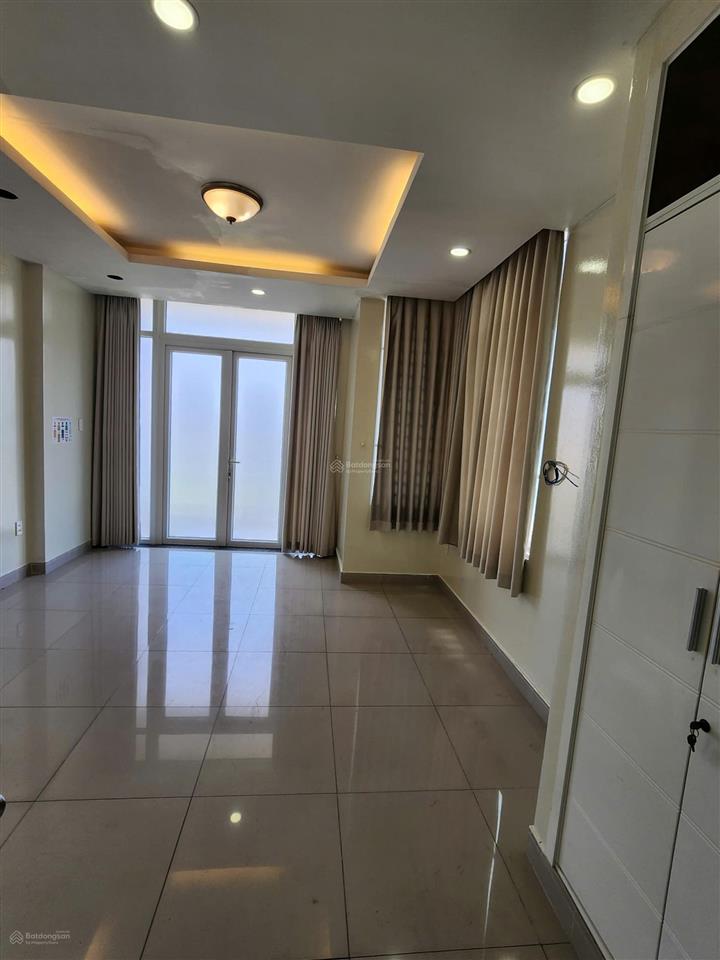 Có thang máy  cho thuê nhà 34 thành thái, quận 10  nhà mới, 6 tầng, chính chủ 0901 162 ***