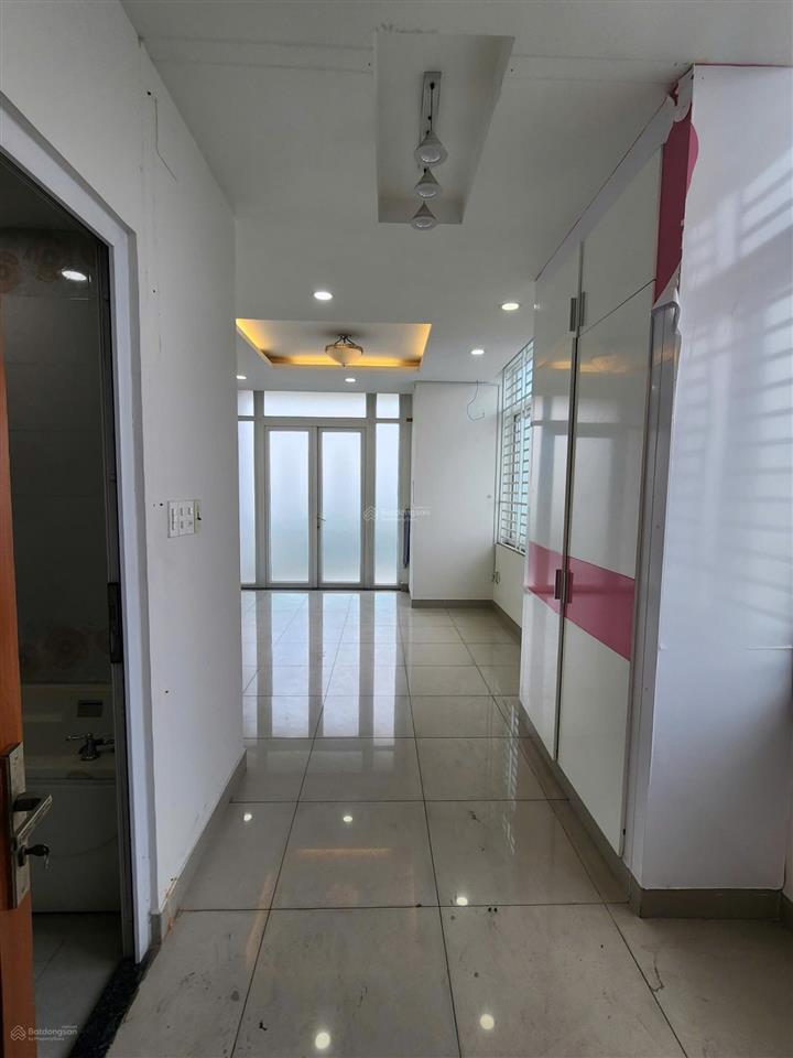 Có thang máy  cho thuê nhà 34 thành thái, quận 10  nhà mới, 6 tầng, chính chủ 0901 162 ***
