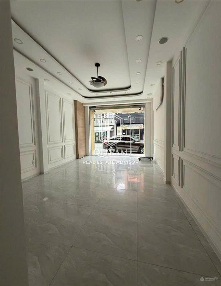 Có thang máy  cho thuê nhà 52 trần khắc chân, quận 1  dt 5x12m, nhà mới