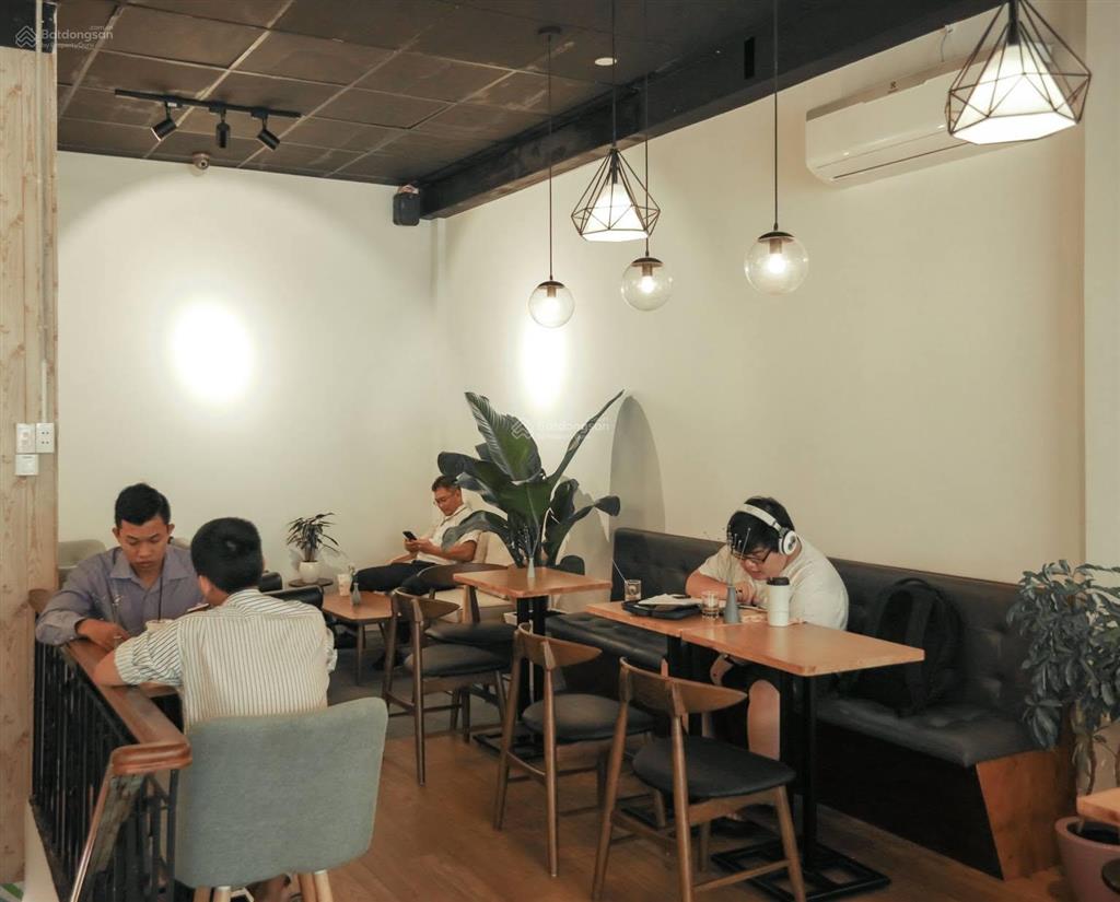 Cho thuê nhà 213d nguyễn văn cừ, quận 5  trệt lầu  dt 5x11, giá tốt 0901 162 ***