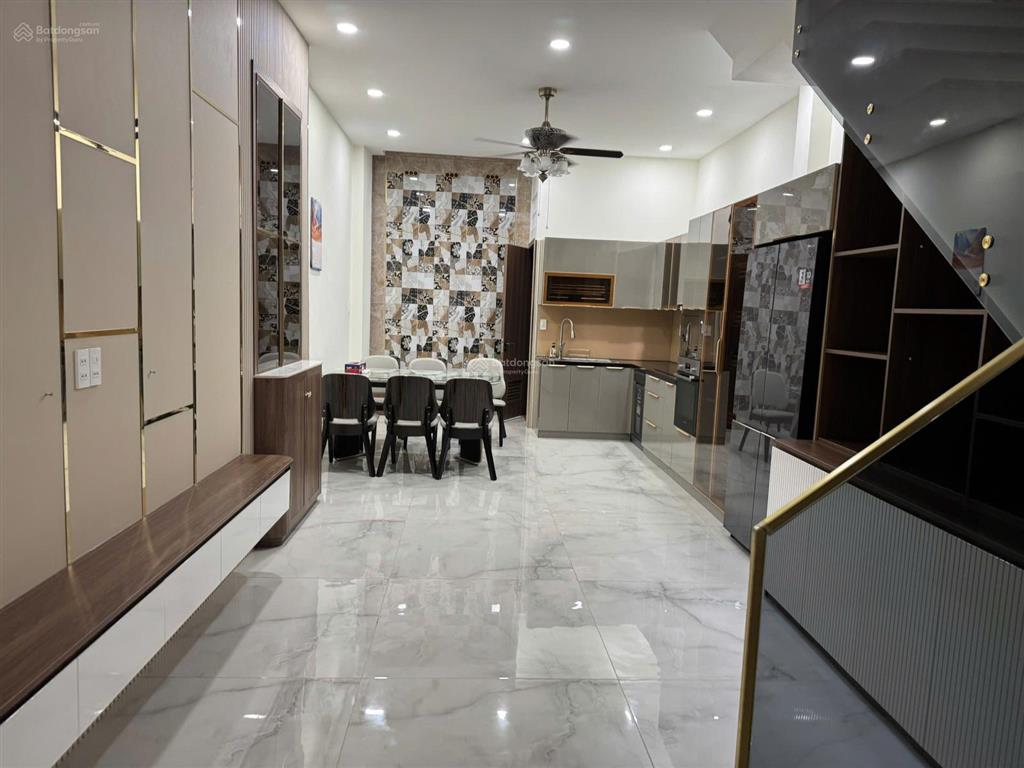 Giá 3x  cho thuê nhà mặt tiền huyền quang, quận 1  dt 4x17m, trệt 2lầu